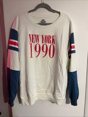 Vintage Cream "New York 1990" Graphic Sweatshirt with Navy Sleeves